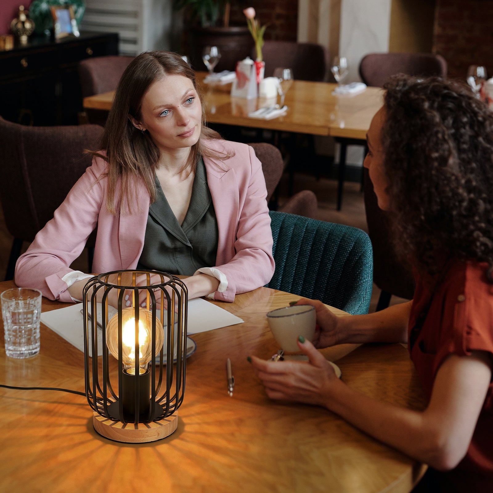 Lampe de Table Moderne en Métal et Bois avec Abat-Jour Ajouré