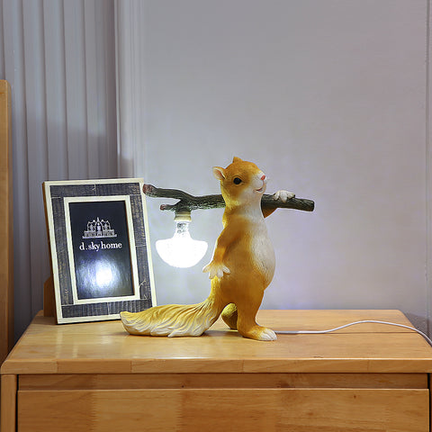 Lampe de bureau, lampe de chevet LED en résine de forme d'écureuil animal de dessin animé créatif